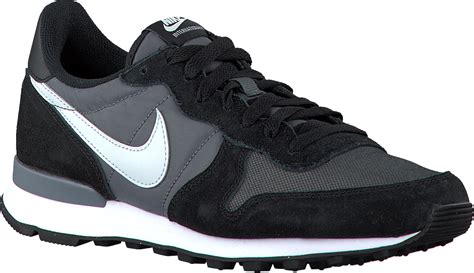 Graue Nike Schuhe online 